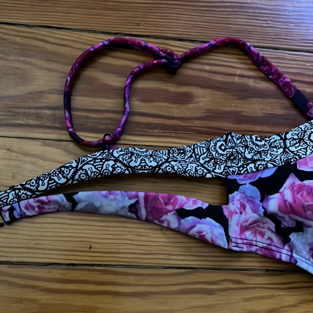 Bathing Suit Top with Roses - Picture 3 of 4